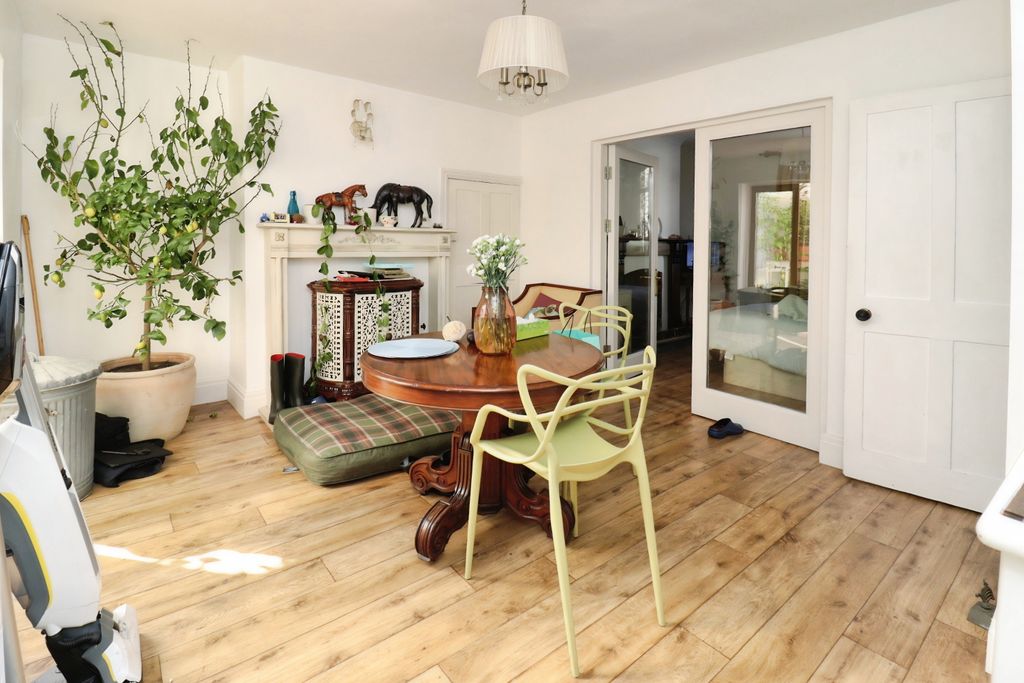 Property photo 2 of 21