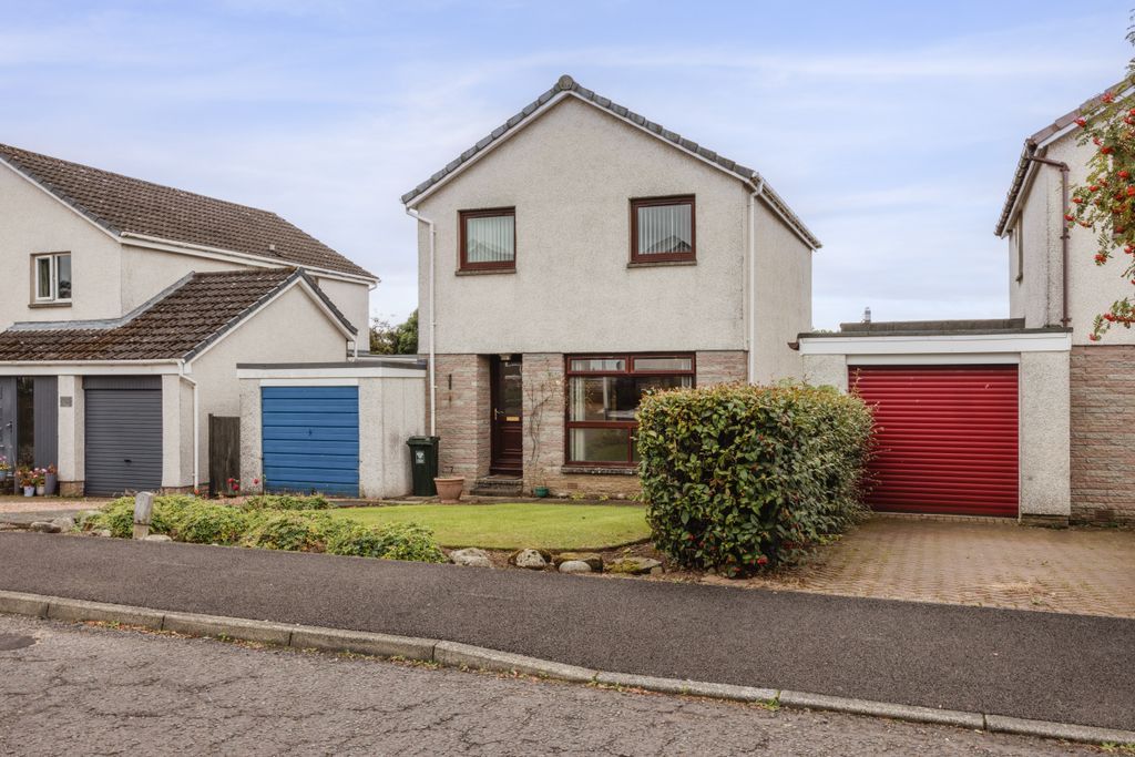 Property photo 2 of 32