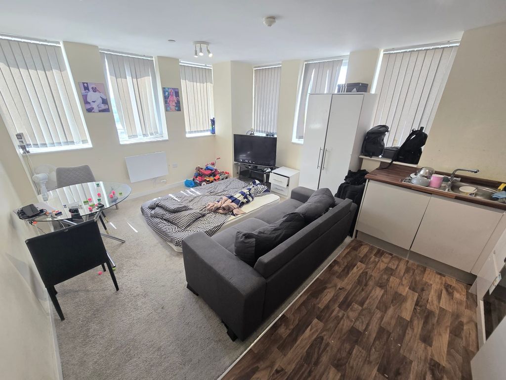 Property photo 3 of 11 Lounge A