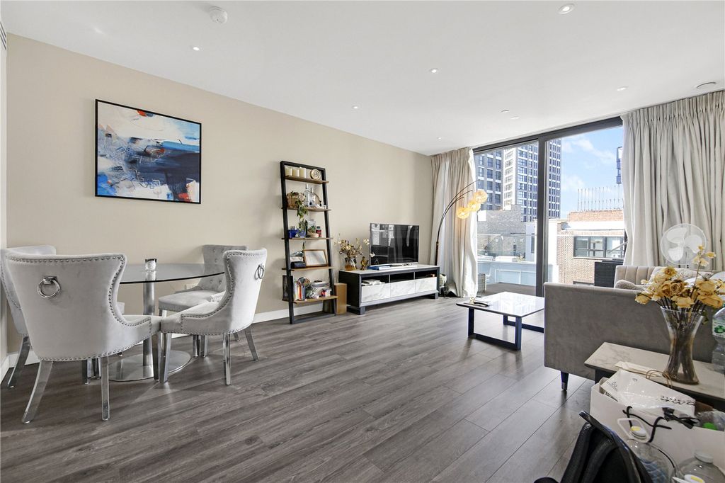 Property photo 1 of 37 Picture No. 10