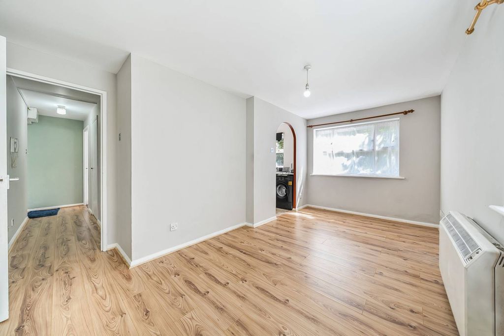 Property photo 2 of 8