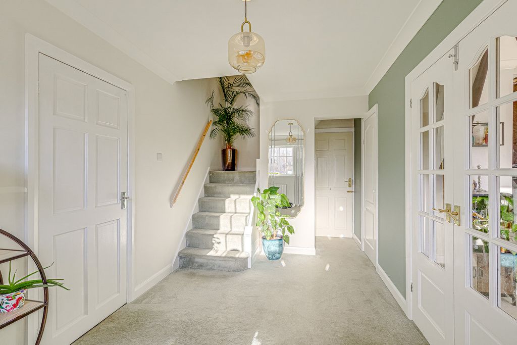 Property photo 2 of 32