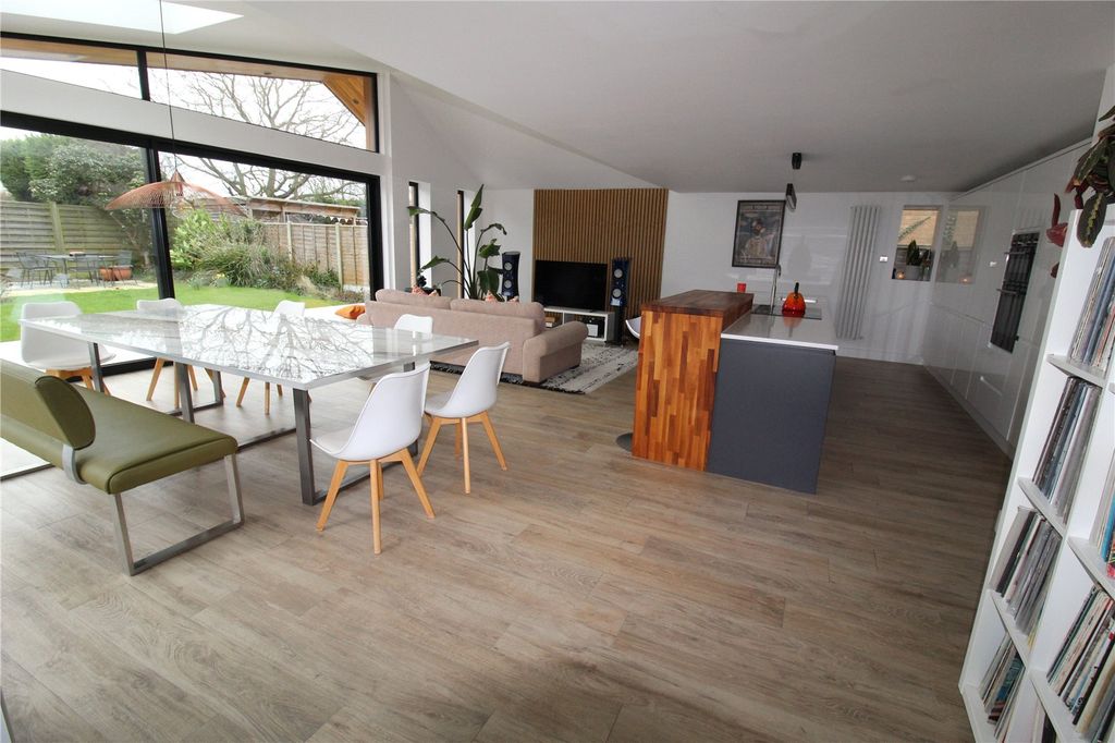 Property photo 2 of 15 Picture No. 02