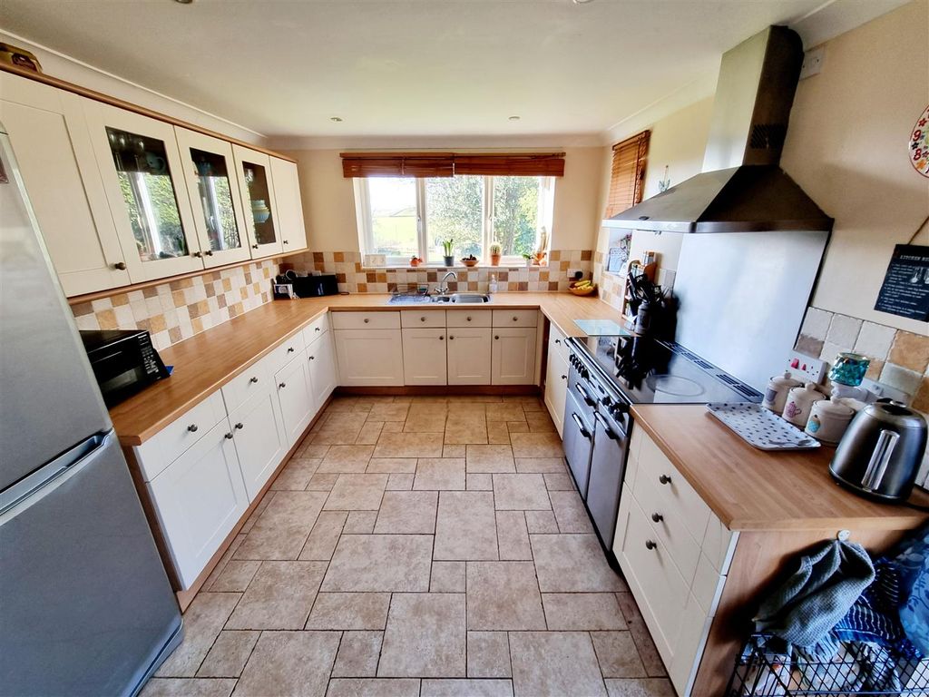Property photo 2 of 17 Kitchen.Jpg