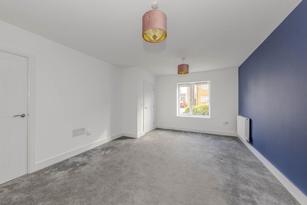 Property photo 3 of 24