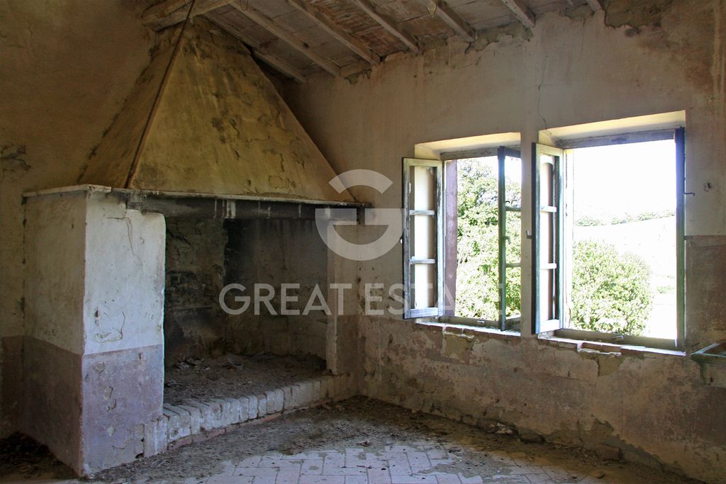 Property photo 2 of 21 Interiors