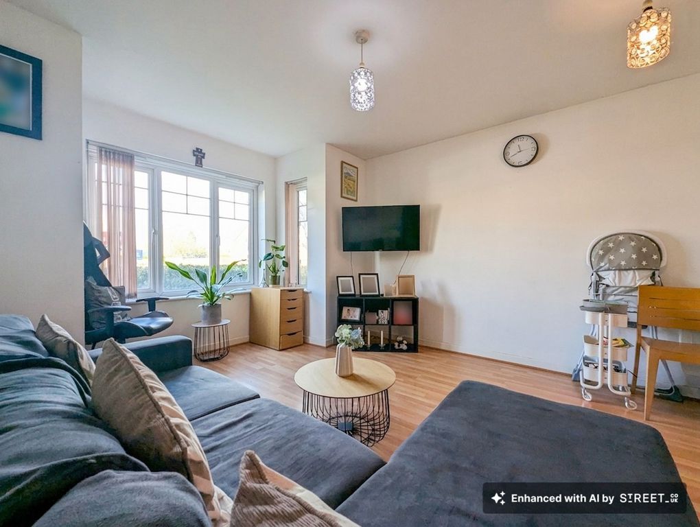 Property photo 2 of 13 Lounge