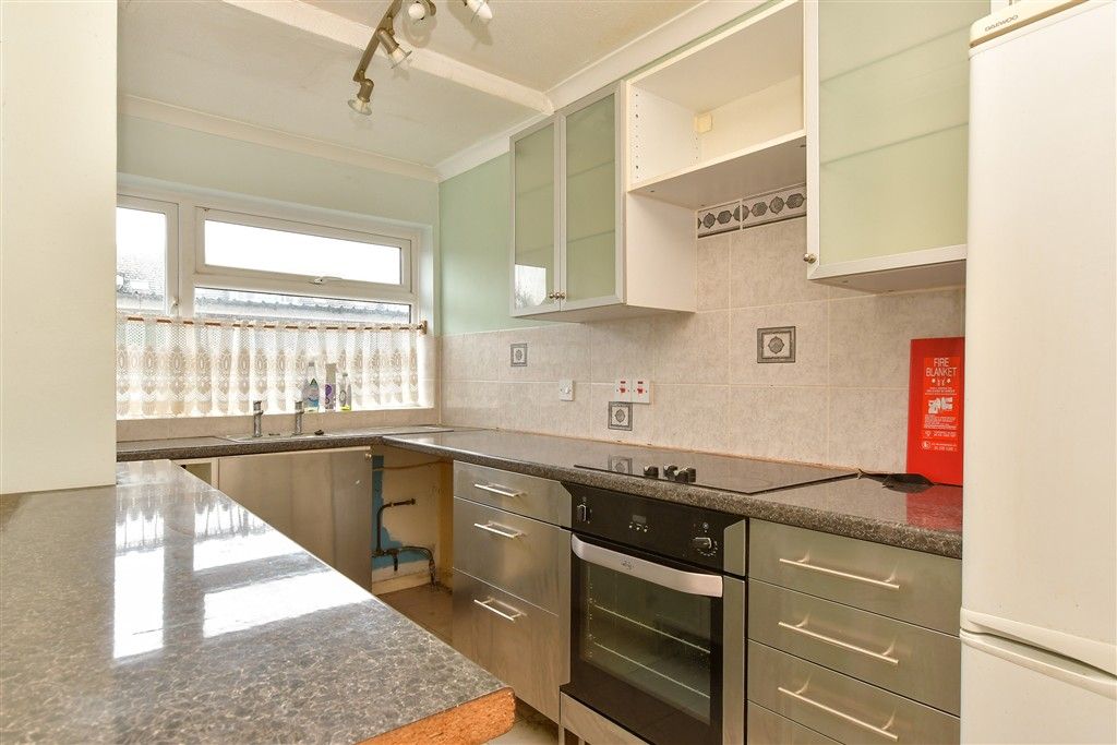 Property photo 3 of 6 Kitchen