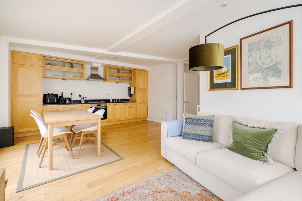 Property photo 2 of 12 Rufford Mews