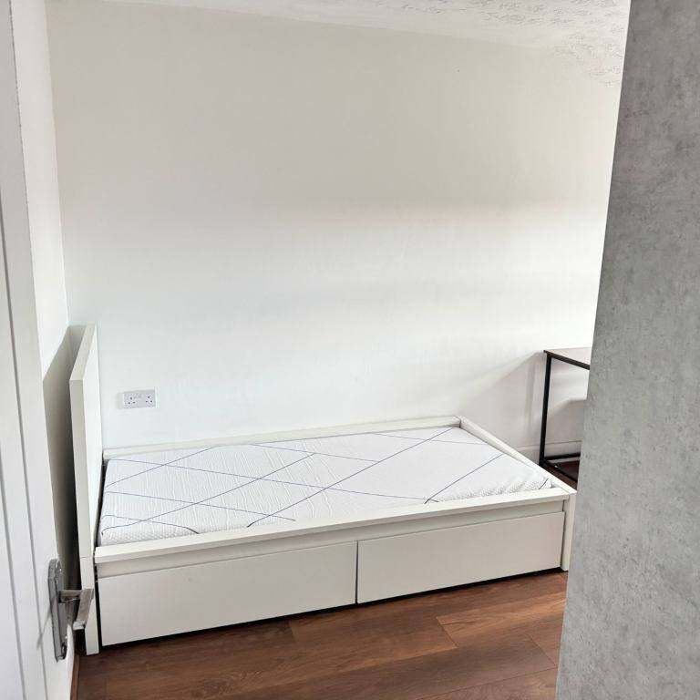 Property photo 1 of 5 Ensuite