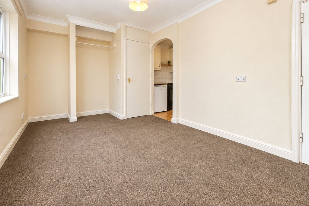 Property photo 3 of 6 Bedroom