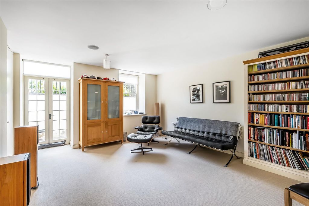 Property photo 3 of 14 5-Ashtead-Lodge-2.Jpg