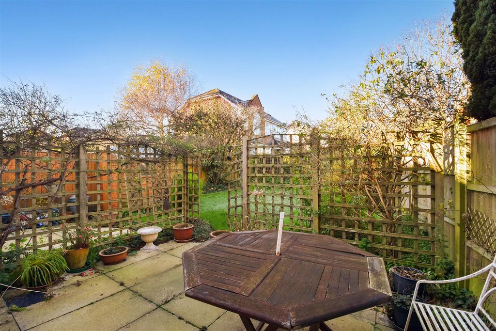 Property photo 2 of 18 Ph3_6313095.Jpg