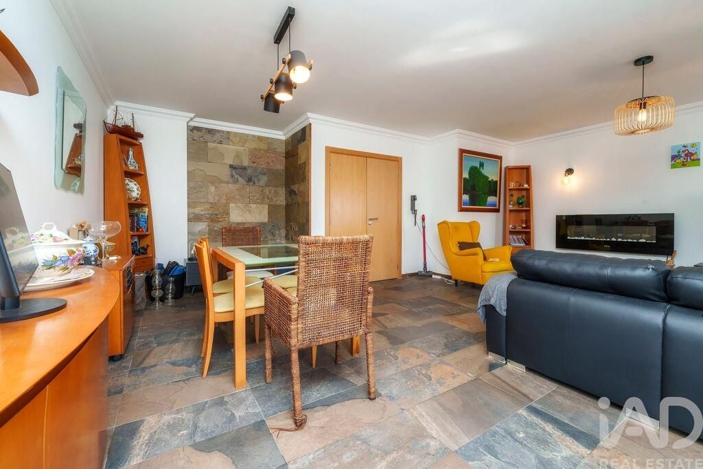 Property photo 3 of 27