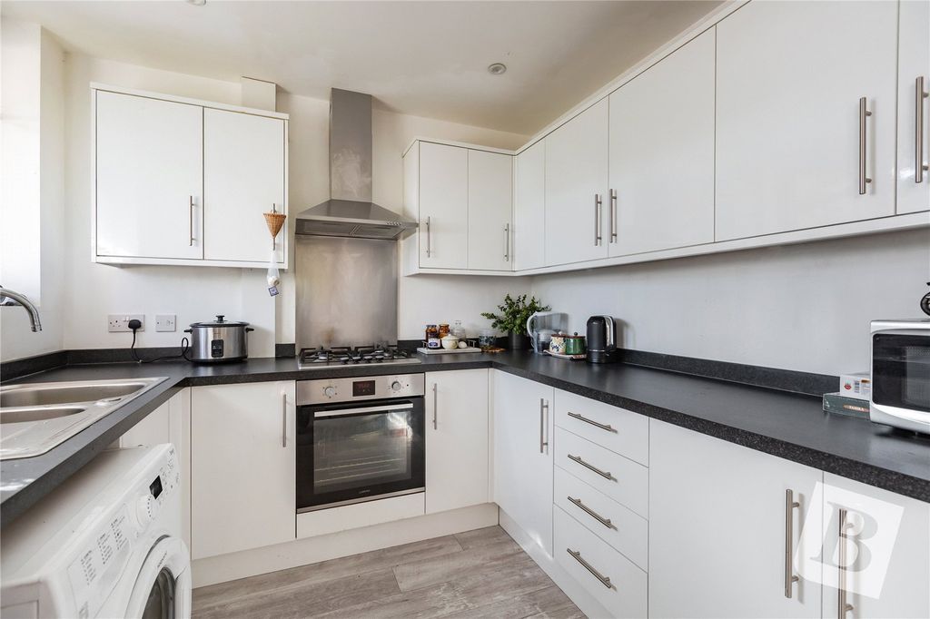 Property photo 3 of 12 Kitchen