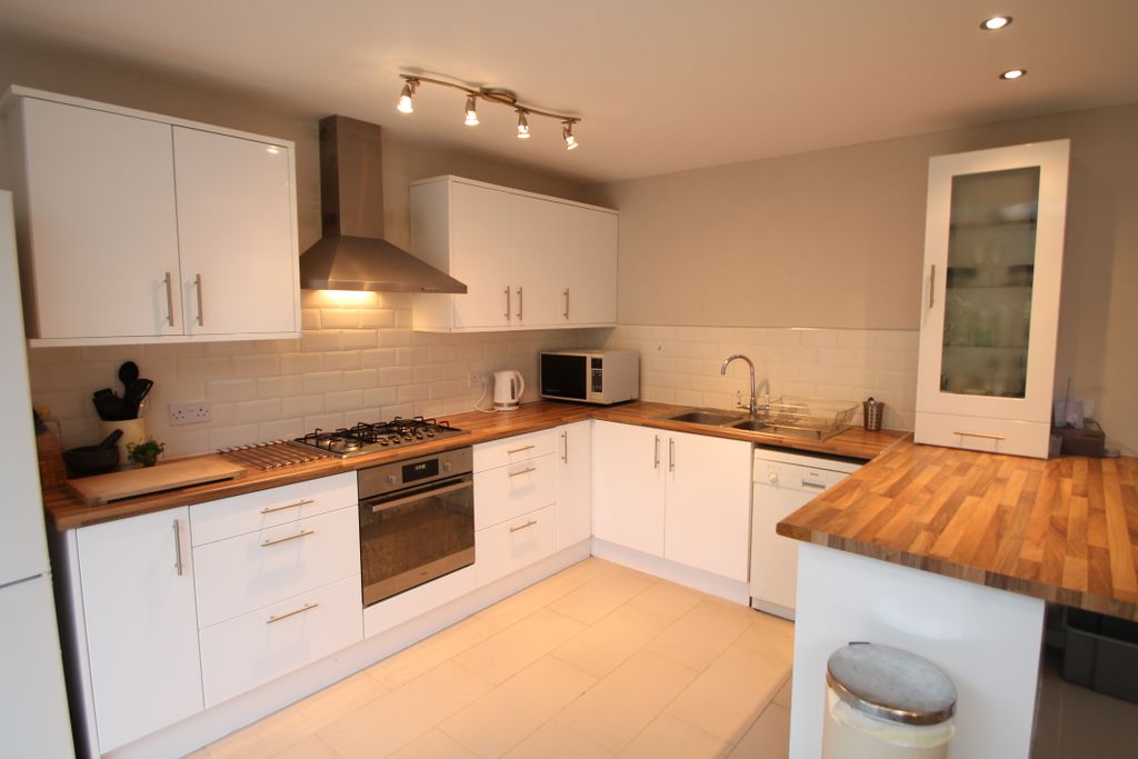 Property photo 1 of 19 Kitchen