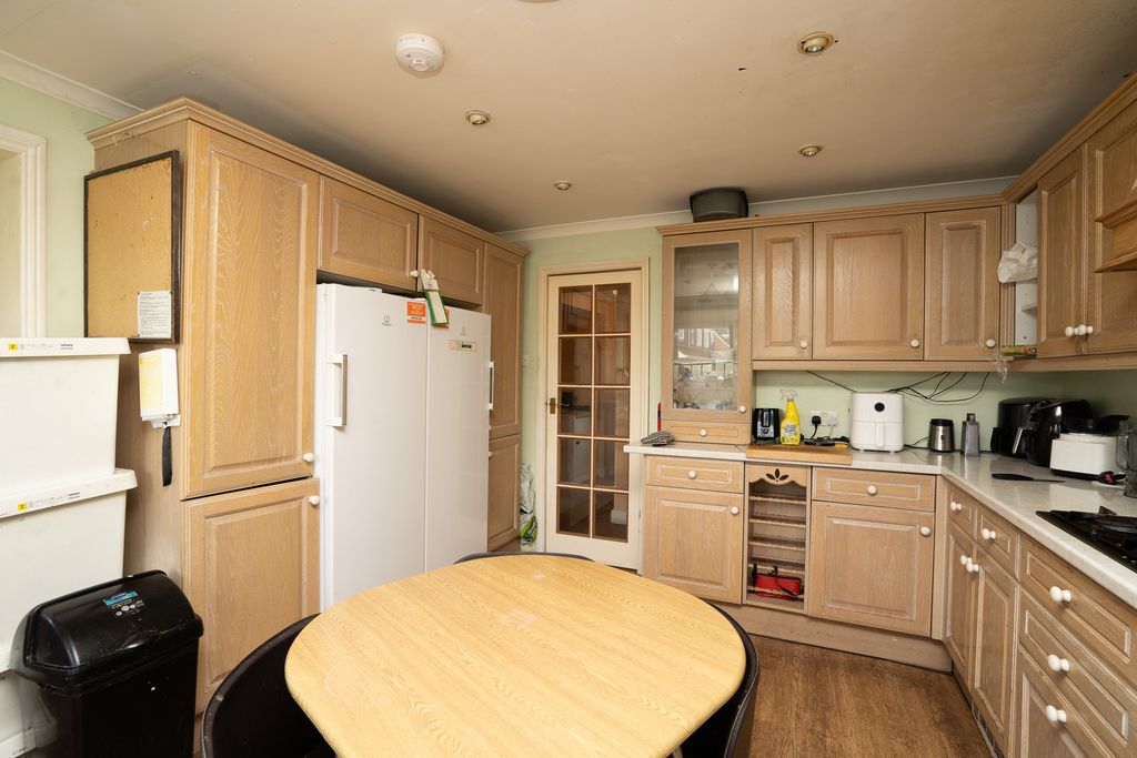 Property photo 3 of 31