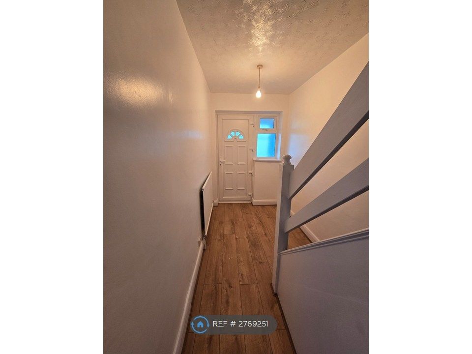 Property photo 2 of 5 Corridor
