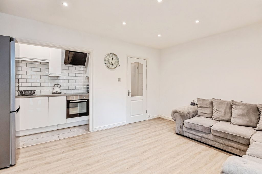 Property photo 3 of 13 Photo