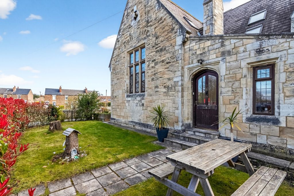 Property photo 2 of 19