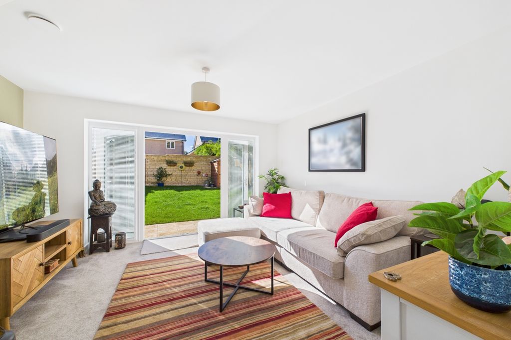 Property photo 2 of 21 Lounge