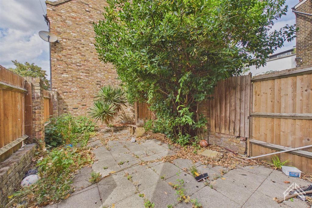 Property photo 2 of 10 Cam02700G0-Pr0515-Still008.Jpg