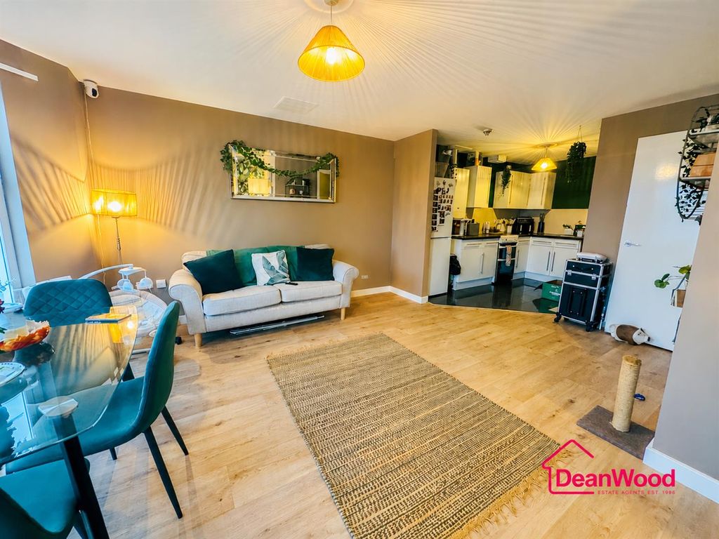 Property photo 3 of 8 76Aa6Df4-33E2-4E83-Abd2-Fd01414Ae1F7.Png