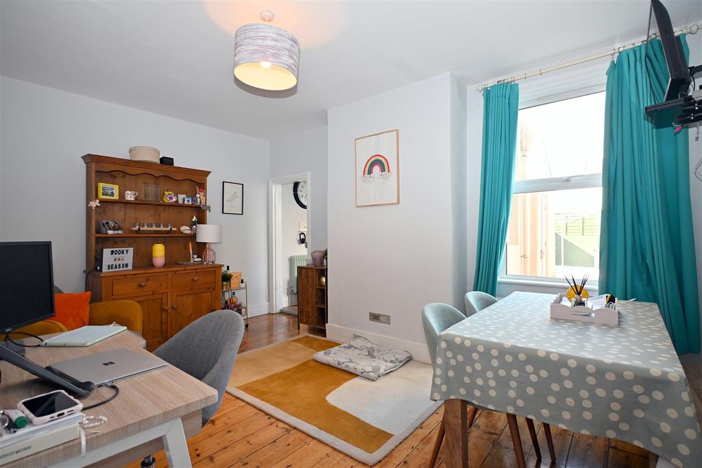 Property photo 3 of 11 Dining Room