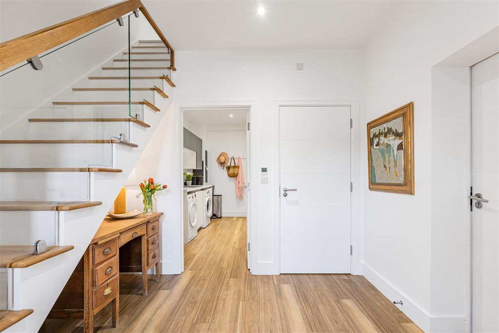 Property photo 3 of 40 33_80024.Jpg