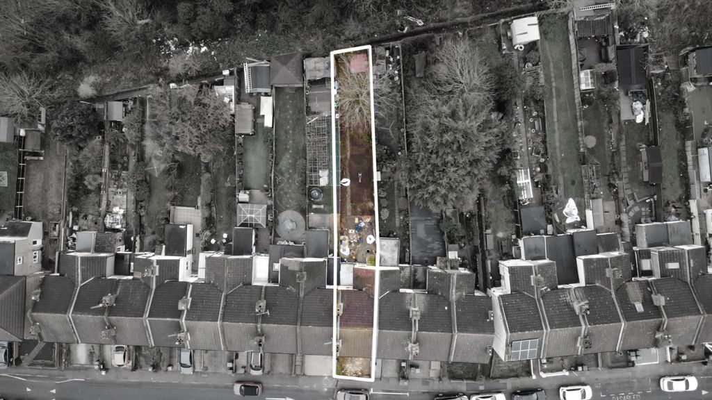 Property photo 2 of 13 4834101