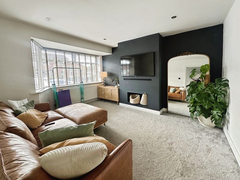 Property photo 2 of 17 Lounge