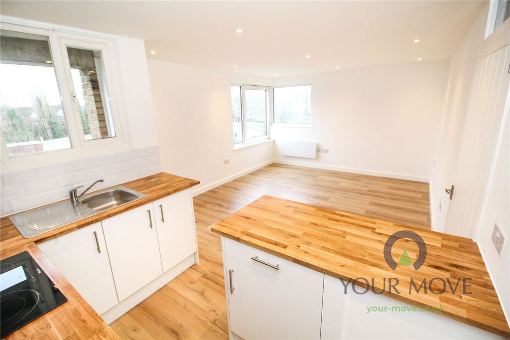 Property photo 3 of 17 Living Room/Kitchen