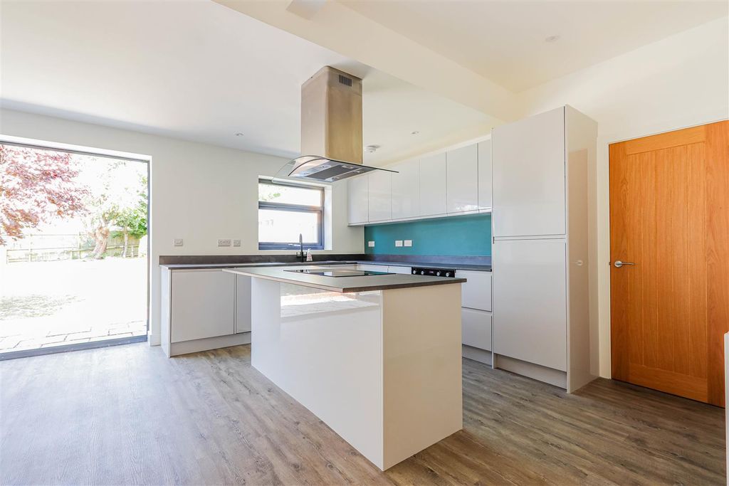 Property photo 2 of 13 Pontypridd Road_-7.Jpg