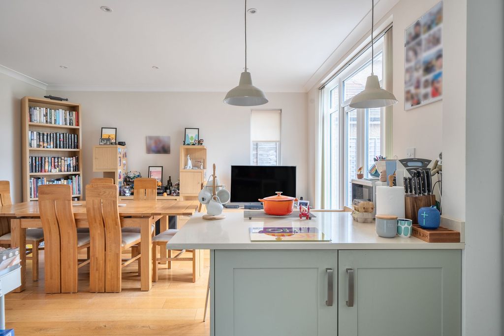 Property photo 2 of 22