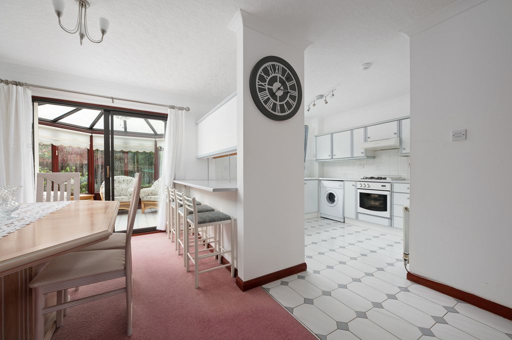 Property photo 3 of 32