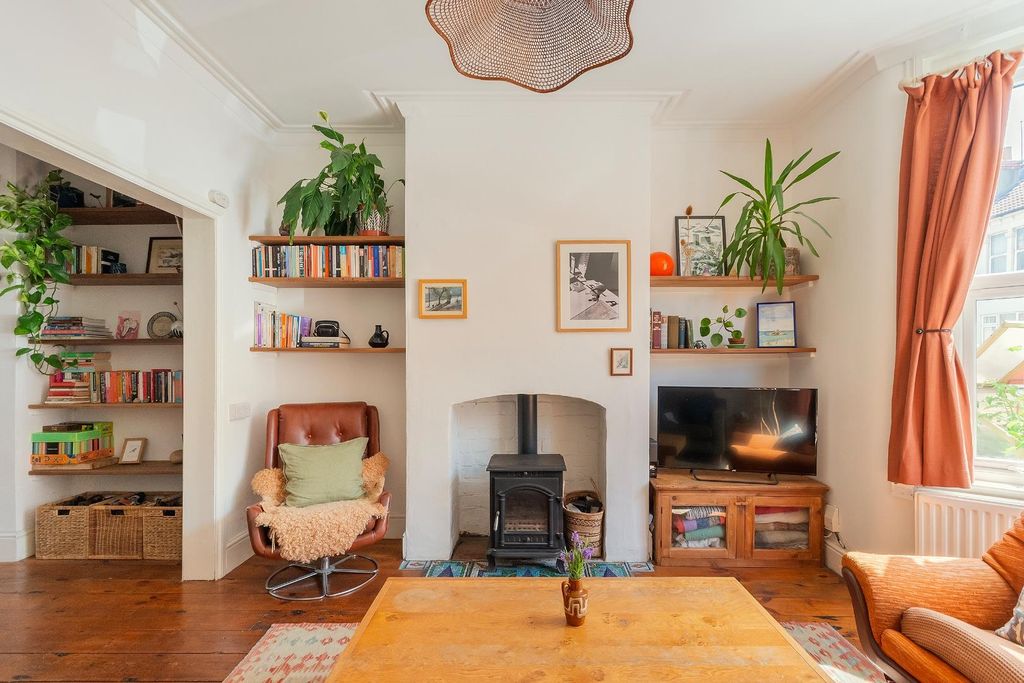 Property photo 1 of 34 1C7Ren - Living Room C.Jpg