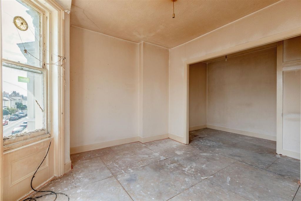 Property photo 3 of 10 Reception