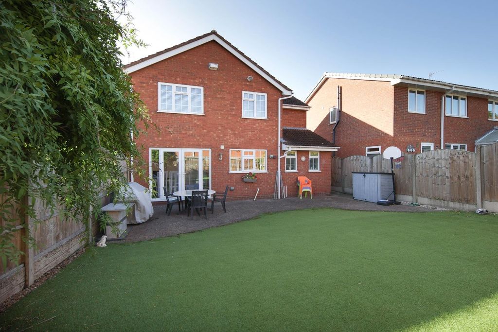 Property photo 2 of 25 Rear Garden