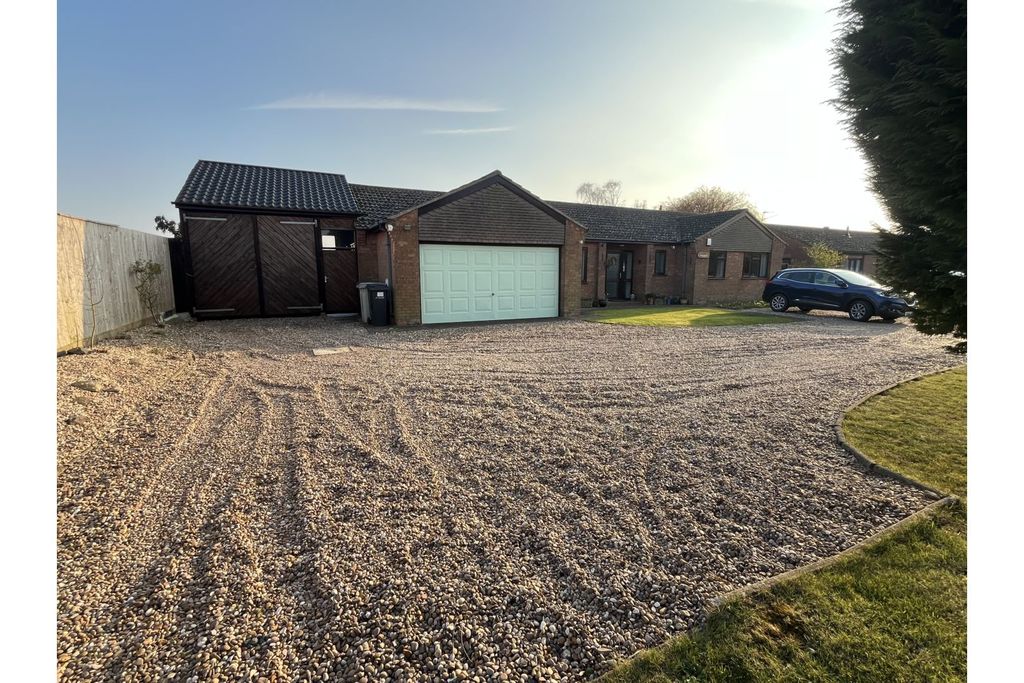Property photo 2 of 18