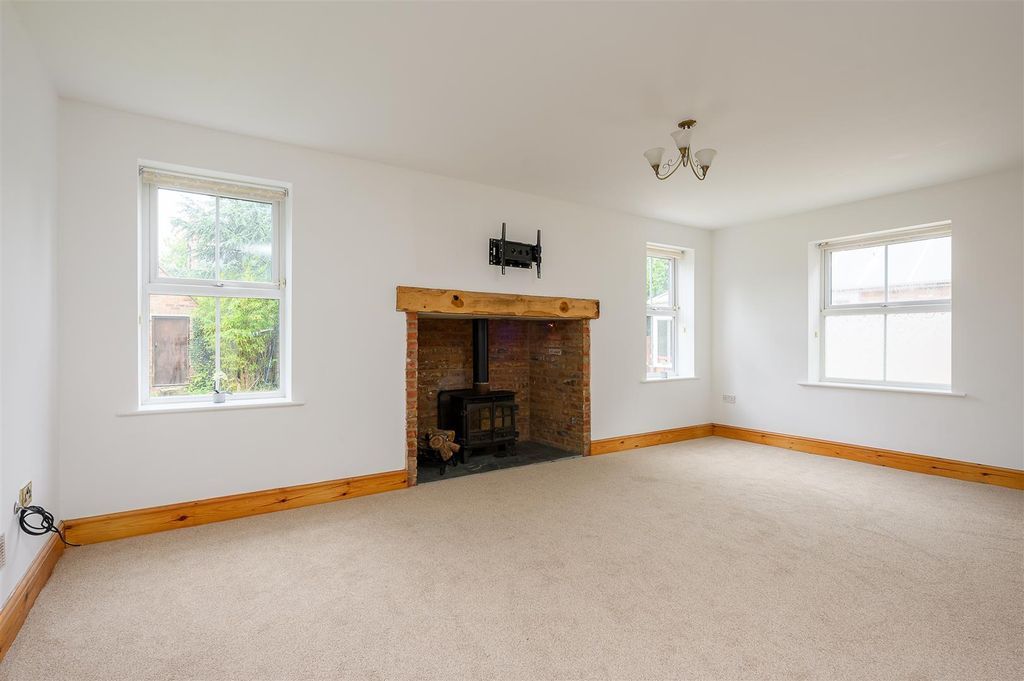 Property photo 3 of 40 Living Room