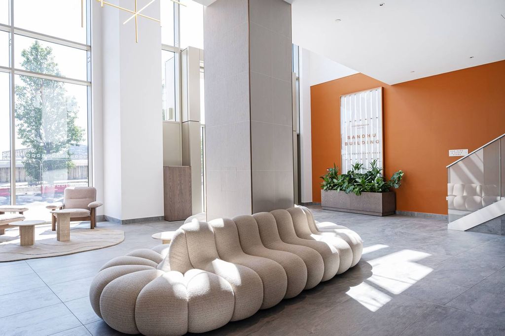 Property photo 1 of 32