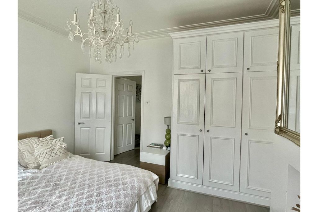 Property photo 3 of 11 Master Bedroom