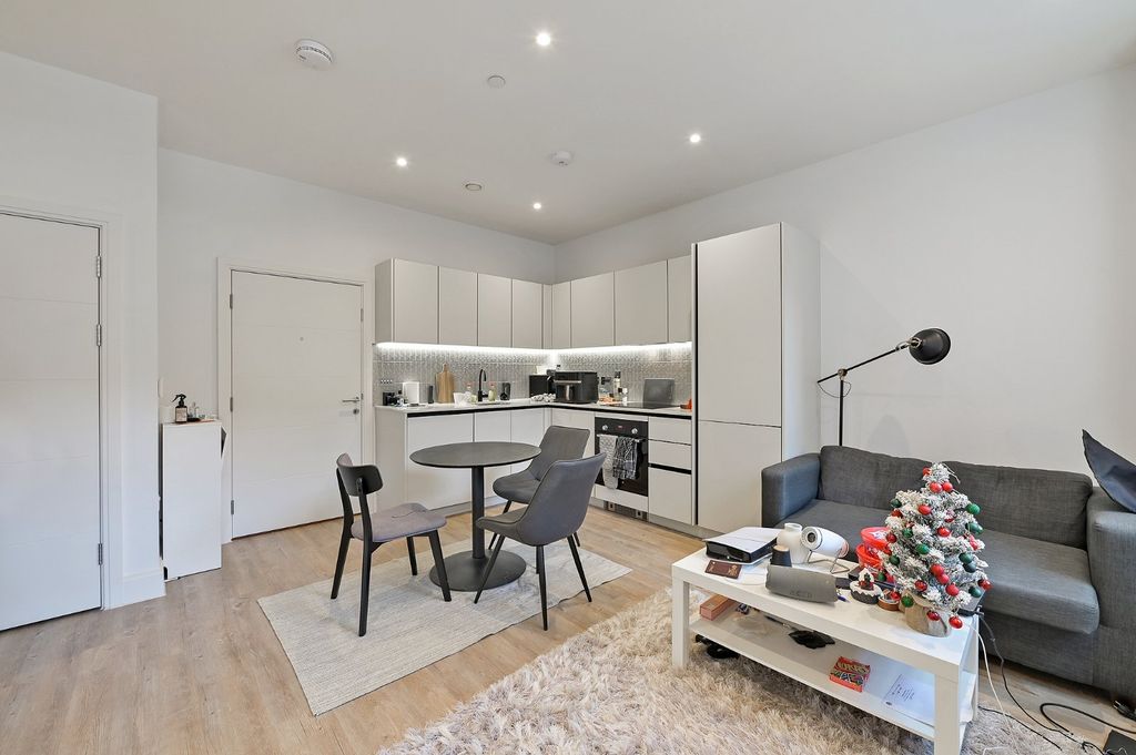Property photo 1 of 16 Reception Room