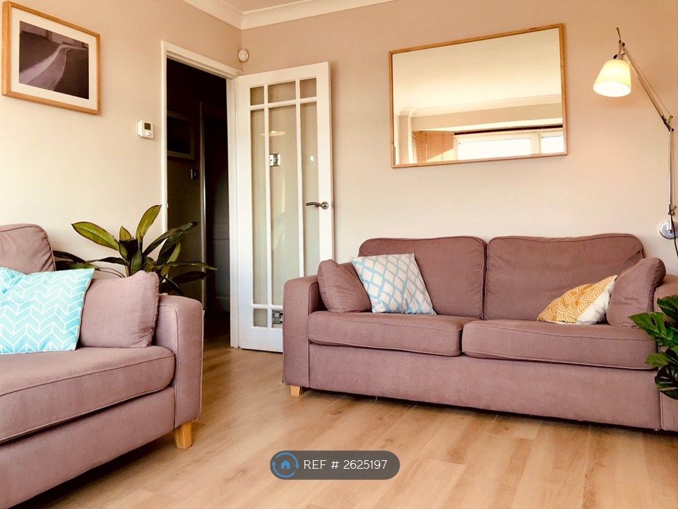 Property photo 1 of 20 Living Room