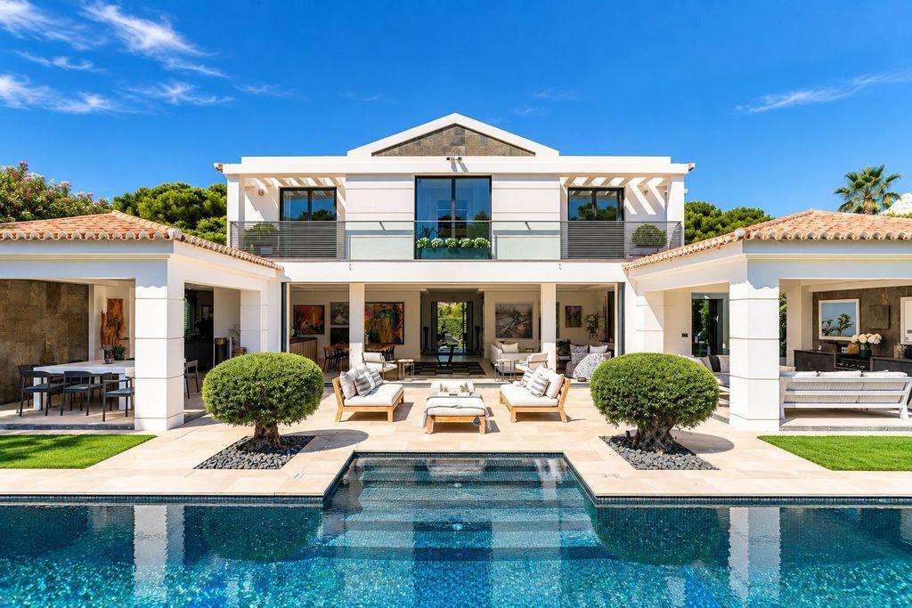 Property photo 1 of 34 Refined Modern Villa Near Vale Do Lobo