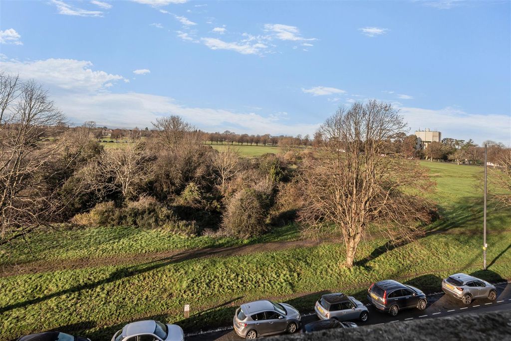 Property photo 2 of 16 1389318-4-693c25212d7B3.Jpg