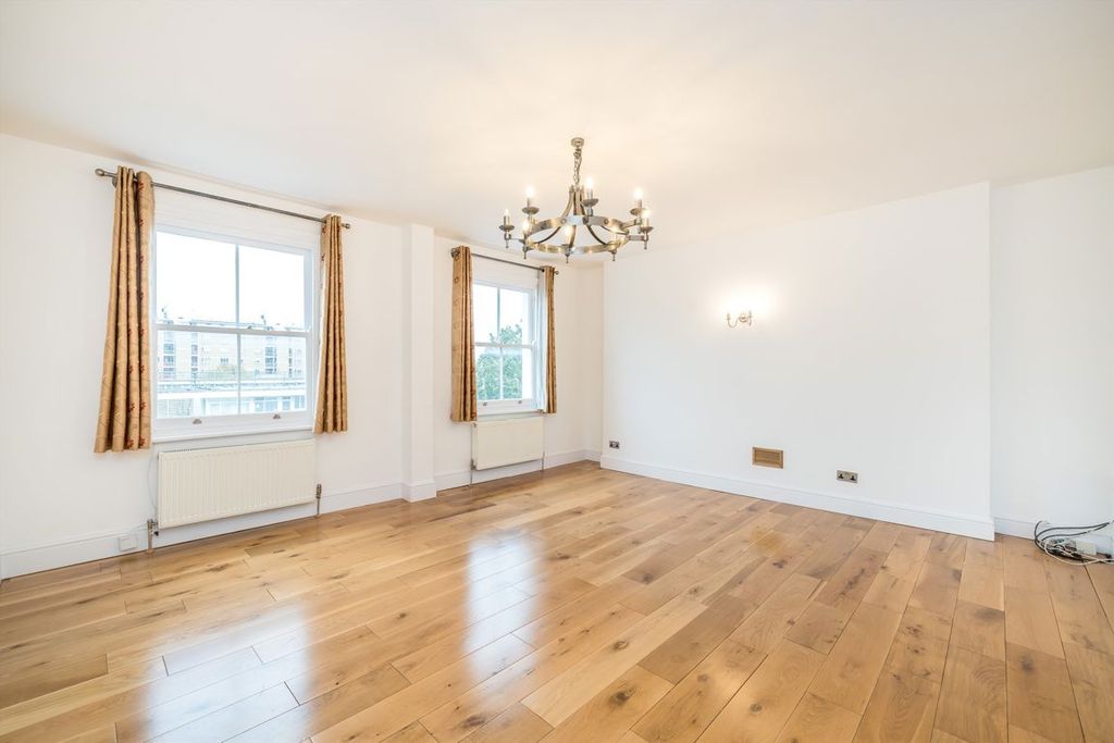 Property photo 2 of 8