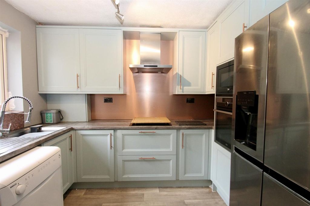 Property photo 3 of 16 Thumbnail_Img_9756.Jpg