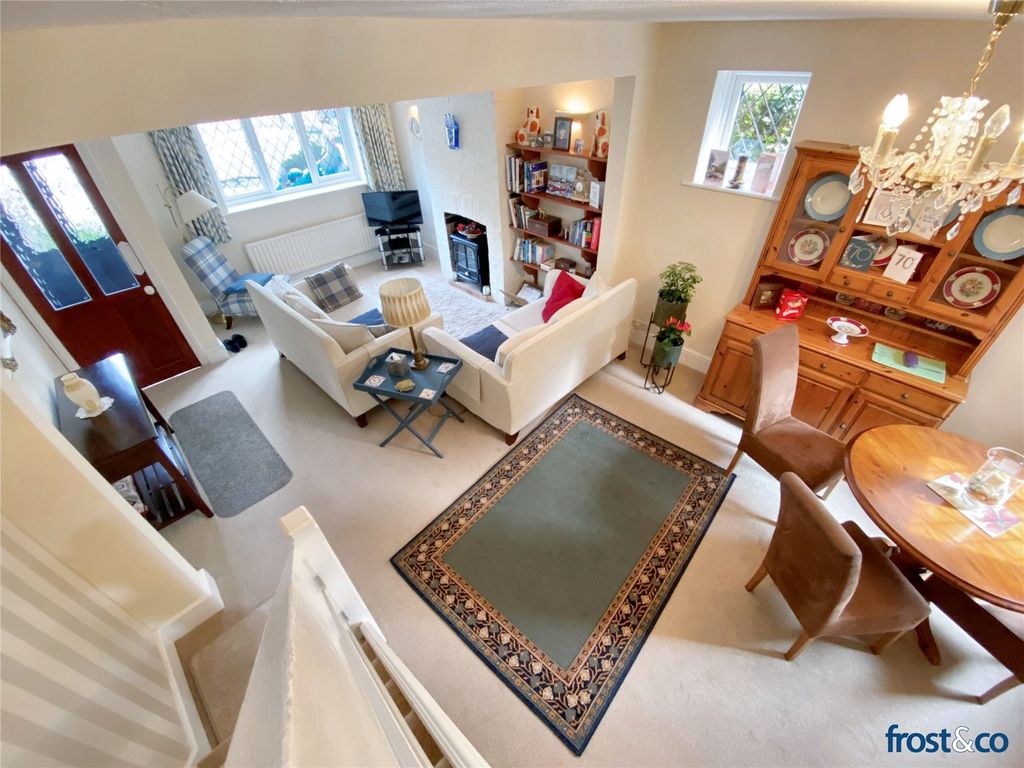 Property photo 3 of 14 Lounge