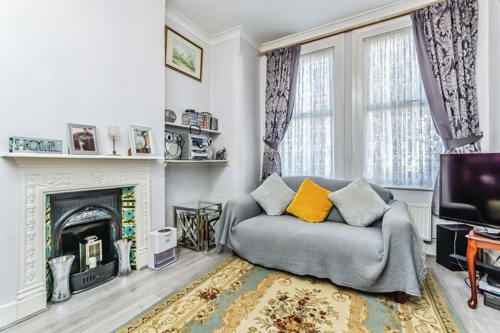 Property photo 2 of 20 Pbox-Img.Jpg